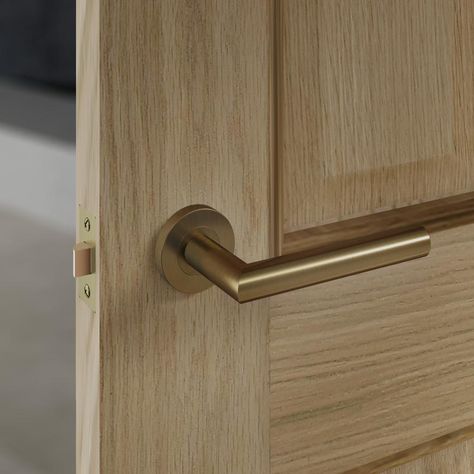 Howdens Rockingham Oak 4 Panel Door Brushed Brass Door Handles, Contemporary Internal Doors, 4 Panel Door, Hill Villa, Bedroom Door Handles, Gold Door Handles, Bronze Door Handle, Internal Door Handles, Oak Door