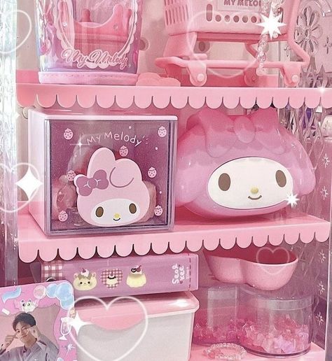 Bedroom Ideas Hello Kitty, Kawaii Room Ideas, Hello Kitty Room Decor, Kawaii Bedroom, Study Desk Decor, Arte Do Kawaii, Hello Kitty Rooms, Pink Desk, 일본 패션