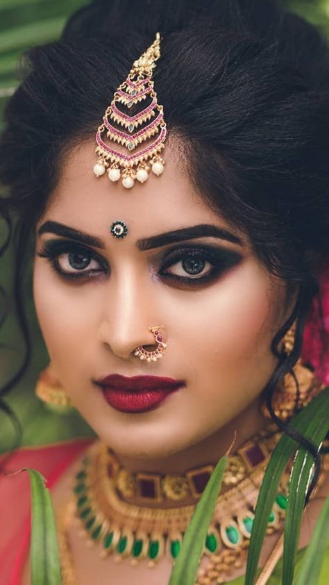 Bridal Nose Pin Design, Nose Pins For Bride, Bridal Nose Ring Indian, Nose Ring Traditional, Fashion Design Ideas, Nose Pin Indian, Dramatic Eyeshadow, Bridal Nath, Temple Jewellery Earrings