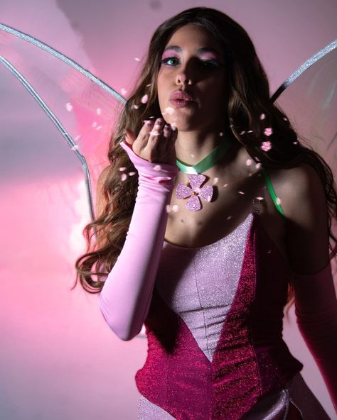 Fairy of Nature🌸 • • Cosplay: @micotakuclub Flora: @winxclub • • #florawinx #floracosplay #winxclub #winxclubcosplay #magicwinx #y2k… | Instagram Flora Cosplay, Nature Cosplay, Flora Costume, Fairy Of Nature, Cutesy Halloween, Winx Cosplay, Flora Winx Club, Y2k Instagram, Bloom Winx