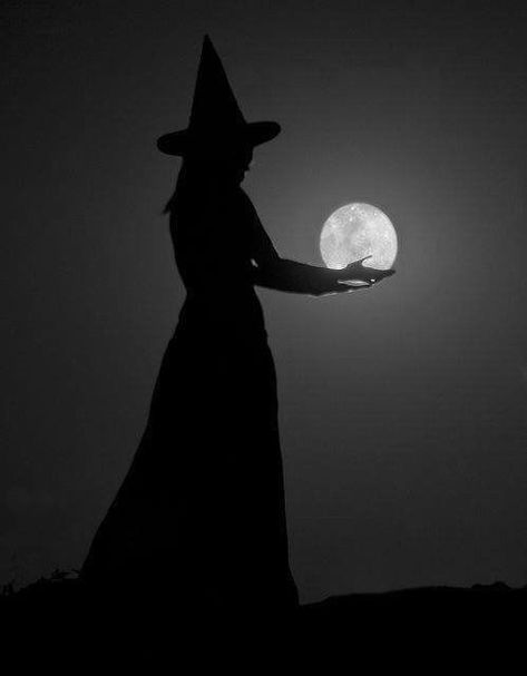 Witch Holding The Moon Pictures, Photos, and Images for Facebook ... Witchy Photography, Spooky Shoot, Witch Photos, Autumn Witch, Arte Occulta, Vintage Magic, Beautiful Witch, Spooky Szn, The Addams Family