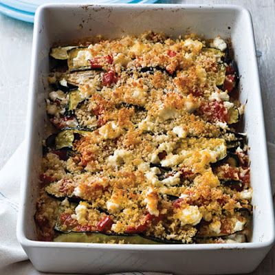 Layered Eggplant, Zucchini and Tomato Casserole @keyingredient #cheese #tomatoes #casserole #bread Tomato Casserole, Zucchini And Tomato, Eggplant Zucchini, Vegetarian Casserole, Eggplant Recipes, Veggie Dishes, Casserole Dish, Vegetable Dishes, Vegetarian Dishes