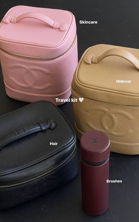 Luxury Makeup Vanity, Chanel Makeup Bag, Chanel Vanity Case, Chanel Vanity, Classy Purses, Luxury Lifestyle Women, Jewelry Box Diy, Chanel Beauty, Vanity Bag