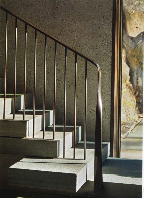 Art Deco Handrail, Metal Handrail Design, Bronze Railing Stairs, Neoclassical Stairs, Modern Metal Railings Indoor, Rounded Corners On Walls, Stair Guardrail, Brass Stair Railing, Metal Balustrade