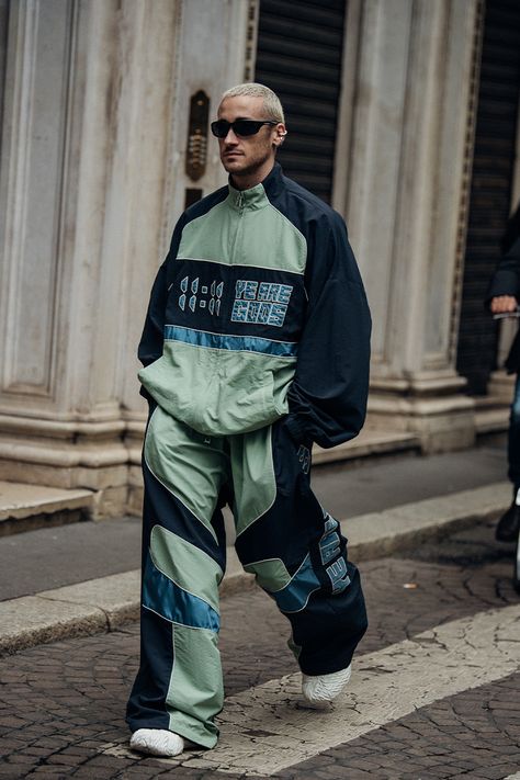 Mens Sport Fashion Style, Street Outfit Men Streetwear, Sport Men Style, Sports Street Style, Men Runway Fashion Street Styles, Men’s Fashion Week, Fw23 Street Style, Men Sport Style Outfits, Men’s Street Fashion