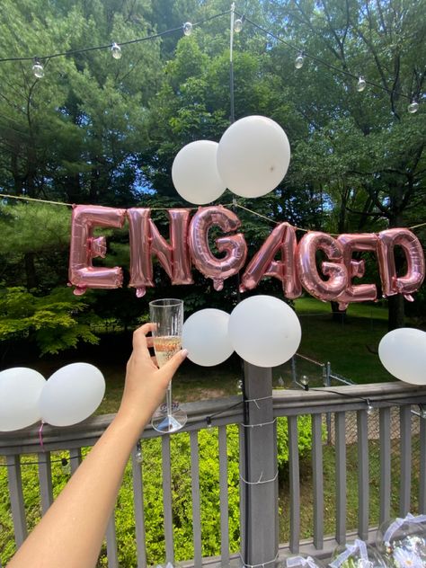 Engagement Party Venues Ideas, Blush Engagement Party, Backyard Cocktail Engagement Party, Minimal Engagement Party, Engagement Party Small, Simple Engagement Party Ideas Decoration At Home, Engagement Party Backyard Ideas, Surprise Engagement Party Ideas Decor, Engagement Party Vibes