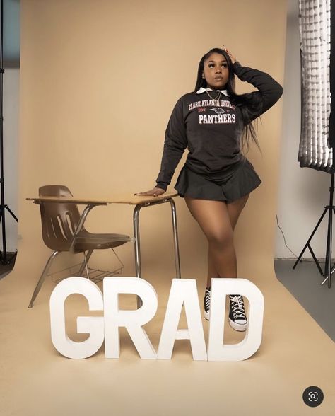 Senior Picture Ideas Black, Nursing School Graduation Pictures, Black Hair Protective Styles, High School Graduation Pictures, Graduation Pic Ideas, Senior Picture Props, College Graduation Photoshoot, College Graduation Pictures Poses, Graduation Photography Poses