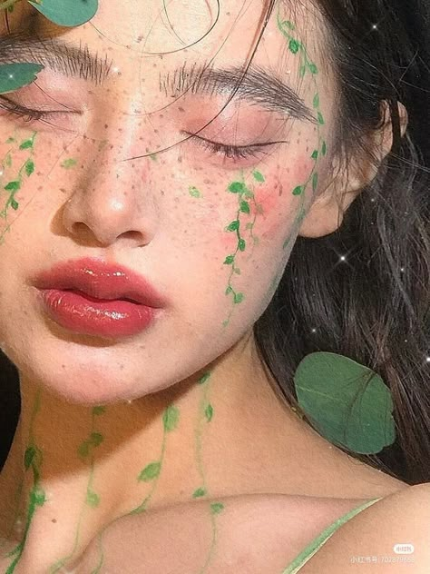 Floral Face Makeup, Vine Makeup Look, Garden Of Time Makeup, Garden Inspired Makeup, Forest Makeup Looks, Fae Face Makeup, Green Fairycore Makeup, Vine Face Paint, Earth Day Makeup Look