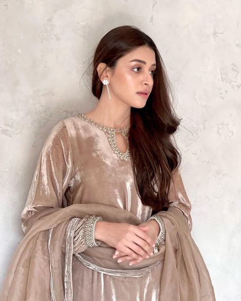 Velvet Pakistani Dress, Velvet Dresses Outfit, Velvet Suit Design, Dusty Peach, Velvet Dress Designs, Patiala Suit, Pakistani Dresses Casual, Pakistani Fancy Dresses, Beautiful Pakistani Dresses