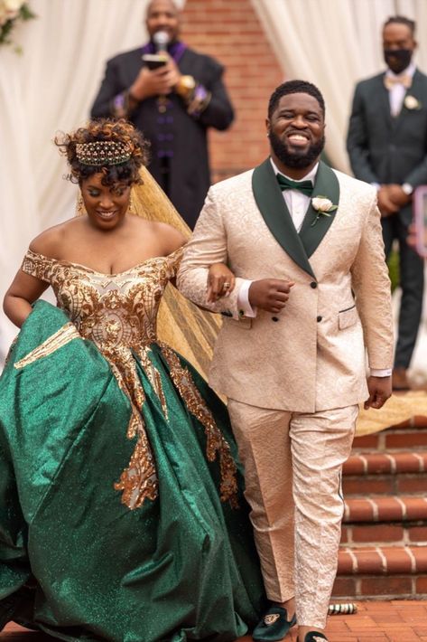 Wow! Look at this stylish couple from our wedding last weekend. Her green and gold dress is absolutely stunning and matches perfecty with his tuxedo. Photograpahy by JustinPerspective Emerald Green And Gold Tuxedo, Green And Gold Prom Couple, Gold Tuxedo Wedding, Green And Gold Wedding Dress, Gold Tux, Tan Tux, Gold And White Outfit, Frog Wedding, Green And Gold Dress