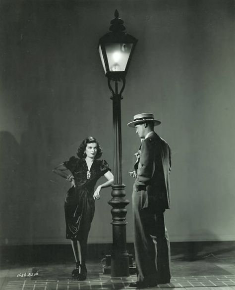 1940s Film Noir Fashion, Cinema Photoshoot, Dan Duryea, Noir Fashion, Classic Film Noir, Bogart And Bacall, Ronald Colman, Joan Bennett, Noir Movie