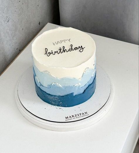 Minimalist and textured ombre birthday cake with happy birthday lettering on top Male Bday Cake, 27th Birthday Cake For Him, Birthday Cake Men Ideas, Cake Inspo For Men, Minimalist Bday Cake Men, Blue Cakes For Men, Birthday Cake For Men Simple, Simple Blue Birthday Cake, Blue Minimalist Cake