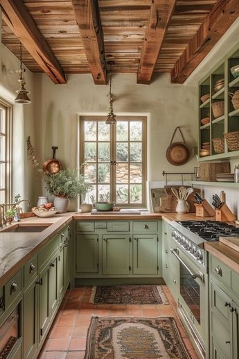 Green Rustic Kitchen Cabinets, Small Country Kitchen, Green Kitchen Inspiration, Küchen In U Form, Mint Green Kitchen, Green Kitchen Designs, Cocina Shabby Chic, Sage Green Kitchen, Green Kitchen Cabinets