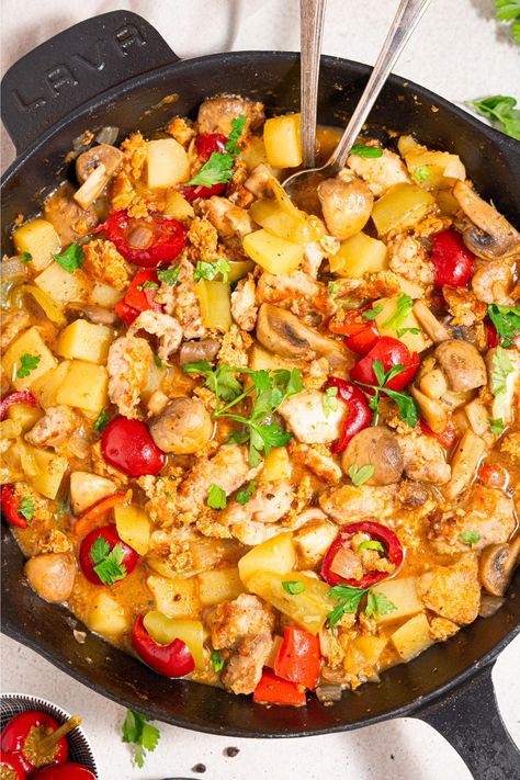 This chicken murphy is a delicious recipe made with juicy, boneless chicken thighs, potatoes, and a blend of fresh vegetables... Chicken Murphy Recipe, Chicken Murphy, Chicken Thighs Potatoes, Recipes One Pot, Boneless Chicken Thigh Recipes, Boneless Chicken Thighs, Juicy Chicken, Boneless Chicken, Chicken Thigh Recipes