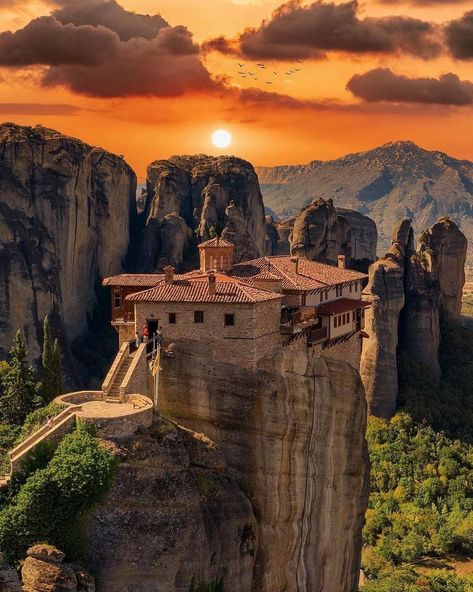 🌳 p i c t u r e s on Twitter: "Sunset at Meteora! 📍Greece 🇬🇷 📸 @d.tzankatian… " Greece Landscape, Cavo Tagoo Mykonos, Meteora Greece, Greece Photography, Beautiful Sunset, Mykonos, Most Beautiful Places, The Valley, Sunrise Sunset