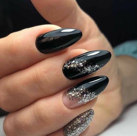 Manicure Chip Nails, Black Almond Nails, Black Nails With Glitter, January Nails, Black Nail Designs, Nail Designs Glitter, New Year's Nails, Homecoming Nails, Nagel Inspo