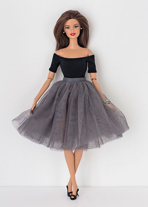 Barbie Dress Pattern, Dress Barbie Doll, Sewing Barbie Clothes, Barbie Sewing Patterns, Diy Barbie Clothes, Barbie Doll Clothing Patterns, Barbie Dolls Diy, Barbie Fashionista Dolls, Dolls Clothes Diy