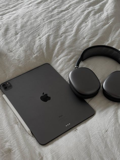 #visionboard #university #ipad #airpods #aesthetic Ipad Pro Black Aesthetic, Working On Ipad Aesthetic, Ipad Black Aesthetic, Ipad Pro Aesthetic, Music While Studying, Airpods Aesthetic, Lifestyle Posing, Academic Aesthetic, Ipad Essentials