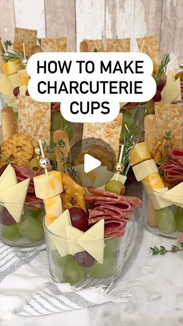 New Years Charcuterie Cups, Pasta Salad Cups Wedding, Wedding Appetizer Cups, Mini Charcuterie Cups Wedding, Grab And Go Party Food In Cups, Chucuttery Cup Ideas, Charcuterie Cup Ideas For Wedding, Small Charcuterie Cup Ideas, Charcuterie Champagne Cups