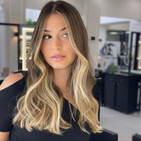 Hair Contour + california blonde Blonde Contouring Hair, Contouring Hair Blonde, Hair Contouring Blonde, Contouring Blond, Balayage Contouring, California Blonde, Hair Contouring, Bronde Hair, Face Contouring