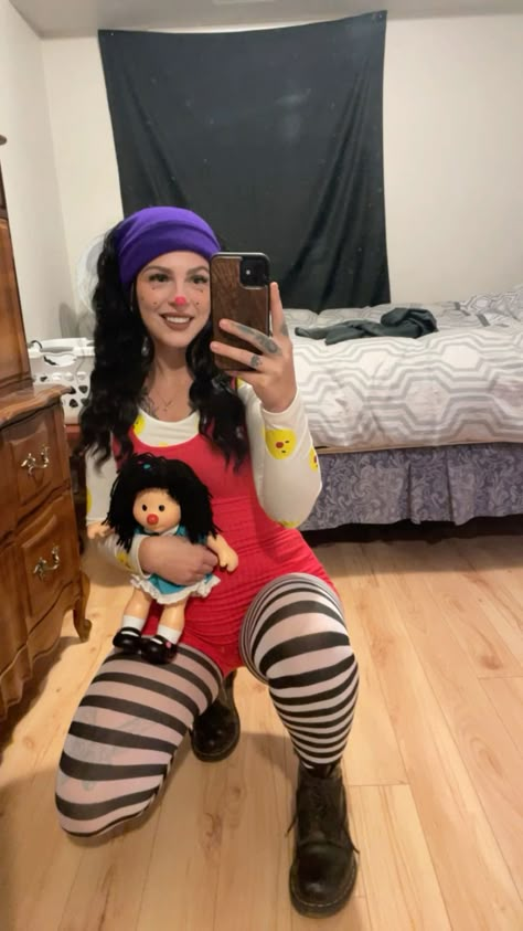 Loonette and Molly! A clown and her Dolly! On the big comfy couch! Dolly Costumes, Women’s Cosplay Ideas, Loonette The Clown Costume, Loonette The Clown, Loonette Costume, Loonette The Clown Costume Diy, Comfy Costumes Halloween, Diy Cute Clown Costume, Pippy Long Stocking Costume