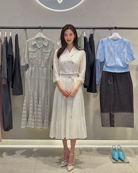 Love Hd, Generation Photoshoot, Bae Suzy, Private Life, Work Office, Asian Style, Girls Generation, Lace Skirt, First Love