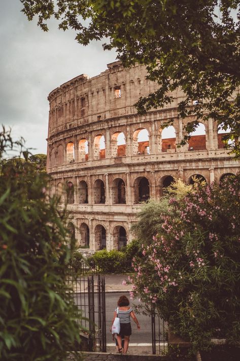 what to book in advance in rome Rome Attractions, Ancient Greek City, Palatine Hill, Neapolitan Pizza, Modern Metropolis, Underground Tunnels, Cities In Italy, Vatican Museums, Sistine Chapel