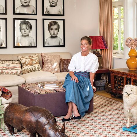 Alexandra Tolstoy, Colefax And Fowler, Wooden Floorboards, Oak Bookcase, Huge Windows, Chelsea House, English Country House, Scandinavian Furniture, White Sofas