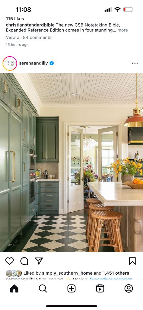 Kitchen Green Cabinets, Checkered Floor Kitchen, 80s Kitchen, Victoria House, Kitchen Green, Countryside Style, Floor Kitchen, Sleek Kitchen, Integrated Appliances