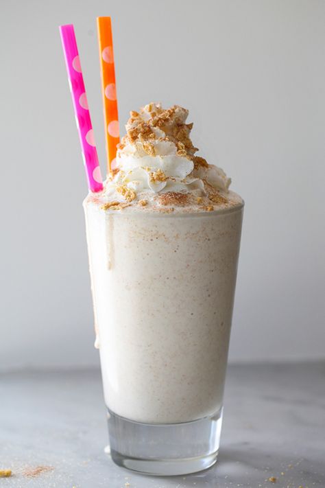 Cinnamon Toast Crunch Milkshake Cinnamon Toast Crunch, Foodie Crush, Milkshake Recipes, Cinnamon Toast, Milk Shakes, Köstliche Desserts, Smoothie Shakes, Frozen Drinks, Milkshakes