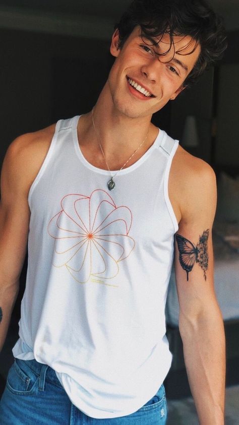 Shawn Mendes Memes, Shawn Mendes Wallpaper, Cameron Dallas, Beauty And Fashion, Shawn Mendes, Celebrity Crush, Pretty People, Beautiful People, Fangirl