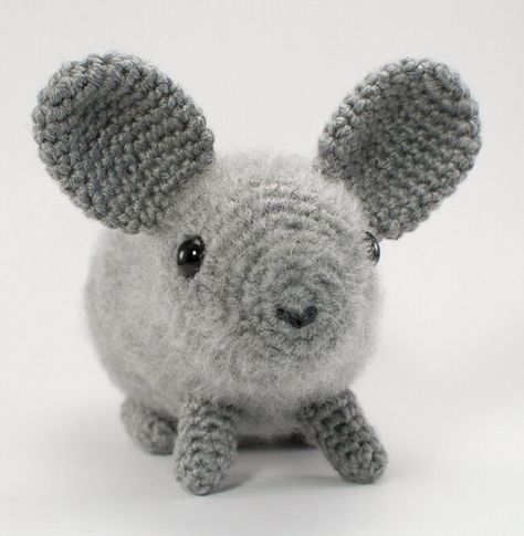 PDF Chinchilla amigurumi CROCHET PATTERN by PlanetJune on Etsy https://www.etsy.com/ca/listing/78231755/pdf-chinchilla-amigurumi-crochet-pattern Easy Crochet Animals, Chinchillas, Crochet Instructions, Crochet Gifts, Crochet For Beginners, Amigurumi Doll, Amigurumi Crochet, Crochet Animals, Stuffed Toys Patterns