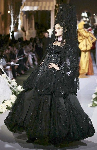 Fall 2023 Outfits, Fashion 2023 Fall, Fall Fashion 2023, Galliano Dior, 2023 Outfits, Christian Dior Haute Couture, Copenhagen Style, Halloween Fashion, Gothic Outfits