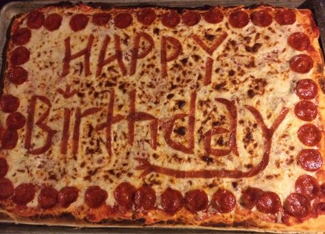 Pizza Birthday "cake" Happy Birthday Pizza, Pizza Birthday Cake, Green Pizza, Birthday Pizza, Pizza Birthday, Funny Happy Birthday Pictures, Fennel Sausage, Best Homemade Pizza, Pizza Cake