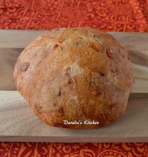 Tomato Basil Bread, Tomato Basil Recipes, Sourdough Scoring, Tomato Mozzarella Basil, Basil Bread, Baguette Recipe, Sourdough Loaf, Tomato Bread, Sourdough Starter Discard Recipe