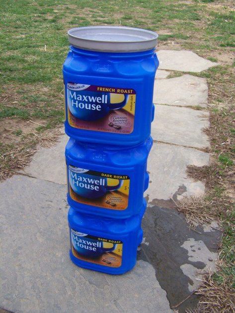 coffee can worm composter BirdhouseLiving Rich With Coupons® Plastic Coffee Cans, Plastic Coffee Containers, Worm Beds, Fishing Worms, Fishing Umbrella, Worm Composting, Worm Farm, Astuces Diy, Garden Compost