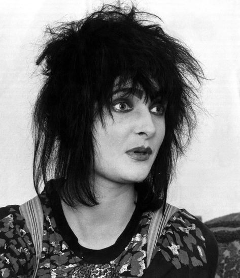 70s Punk Hair, 80s Punk Hair, 70s Shoot, Pin Up Bangs, Punk Hairstyles, Punk Rock Hair, Siouxsie And The Banshees, 70s Punk, 50s Hairstyles