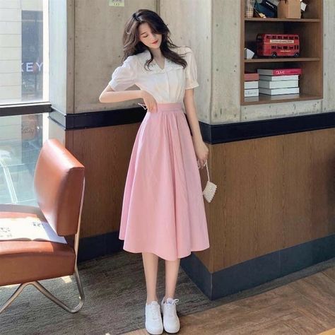 Modest Beautiful Dresses, Long Pink Skirt Outfit Ideas, Korean Long Skirt Outfits, Korean Long Skirt, Skirt Outfit Korean, Long Skirt Outfits Korean, Korean Skirt Outfits, Skirt Outfits Korean, Vetements Clothing