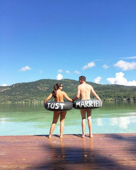 JUST MARRIED 😂 🙌 TAG the person you would skinny dip with! ❤️ Photo via @whitelakeweddings #funwedding #skinnydipping #justmarried #skinnydip #weddingchicks Dock Wedding, Lake House Wedding, Boat Wedding, Cabin Wedding, Cottage Wedding, Lakeside Wedding, Wedding Speech, Lake Wedding, Wedding Chicks