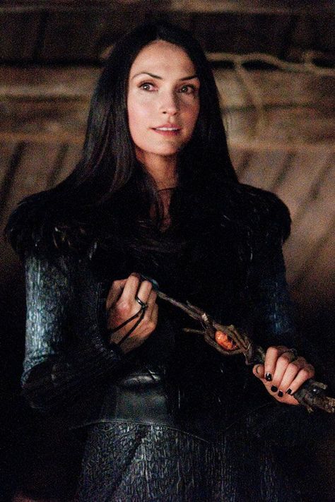 Famke Janssen es Muriel en hansel y gretel cazadores de brujas Hansel And Gretel Movie, The Merciless, Famke Janssen, Hansel Gretel, Edge Of Tomorrow, Witch Coven, Bernadette Peters, Jeremy Renner, Grimm