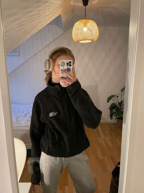 North Face Windbreaker Outfit, Windbreaker Outfit, North Face Windbreaker, North Face Sweater, Fall Fit, Cool Fits, Other Outfits, Comfy Outfits, Fitness Inspo