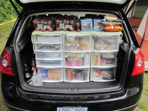 27 Borderline Genius Ideas For Anyone Who Camps With Their Car Organisation En Camping, Camping Pantry, Tent Camping Organization, Bil Camping, Zelt Camping, Camping Desserts, Camping Snacks, Camping Diy, Camping Organization