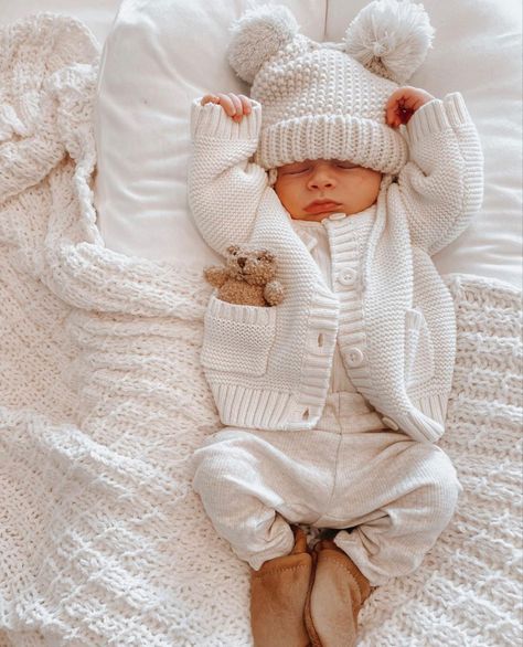 Baby Announcement Outfit, Gender Neutral Newborn Outfit, January Newborn, Newborn Outfits Boy, Winter Babies, January Baby, Baby Photo Shoot, Winter Newborn, Newborn Mom