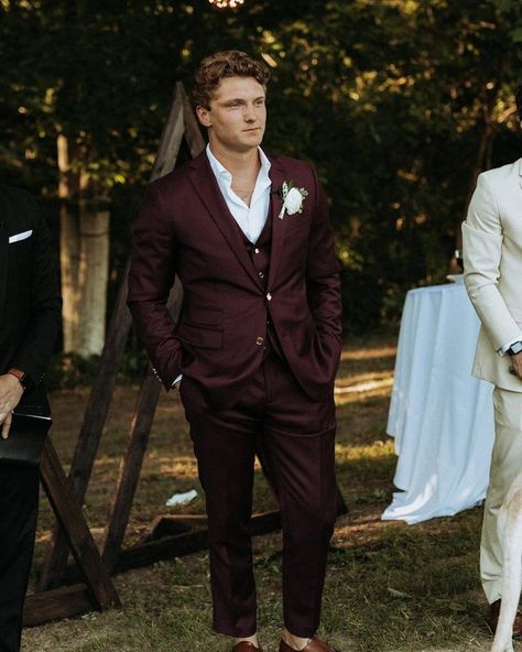 INDOCHINO (@indochino) • Instagram photos and videos Burgundy Suit Wedding, Burgundy Suit Men, Creative Black Tie, Bridal Party Outfit, Burgundy Suit, Groom Wear, Groomsmen Attire, Men’s Suits, Wedding Suits Men