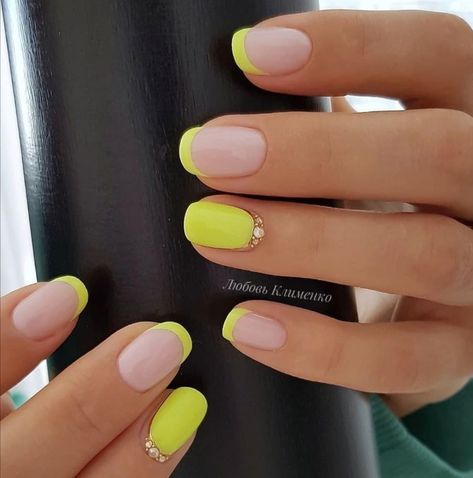 Nail Designs Neon Yellow, Lime Nails, Smart Nails, Sns Nails Colors, Long Acrylic Nail Designs, Ombre Nails Glitter, Cute Toe Nails, Stylish Nails Designs, Nails Design With Rhinestones