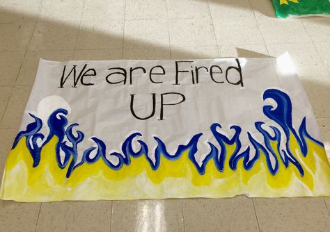 We Are Fired Up: GAME DAY/RALLY POSTER: flames in school colors (blue & gold ombré). Can be made larger for a #runthrough poster Football Game Signs, School Spirit Ideas Pep Rally, Rally Poster, Cheerleading Signs, School Spirit Posters, Homecoming Poster Ideas, Poster Tutorial, Rally Idea, Game Day Basketball