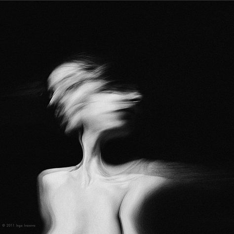 Lumiere Photo, Grey Scale, Photographie Portrait Inspiration, 사진 촬영 포즈, Concept Photos, Conceptual Photography, Arte Obscura, Black And White Aesthetic, Dark Photography