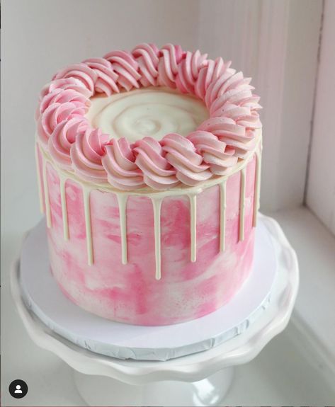 Frosting Piping, Birthday Cake Roses, Pink Baby Shower Cake, Fondant Cake Designs, Pastel Cakes, Pink Birthday Cakes, Watercolor Cake, Simple Cake Designs, Cake Decorating Designs