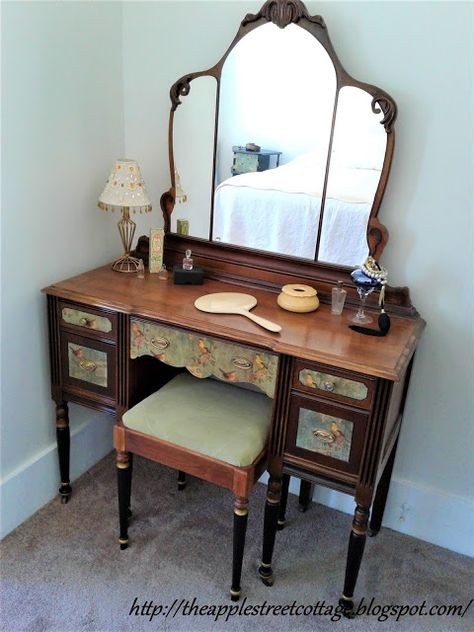 Dressing Table Makeover, Room Ideas For Men, Room Ideas For Men Bedroom, Men Bedroom, Vintage Dressing Tables, Decoupage Furniture, Grandma's House, Table Makeover, Bedroom Vintage