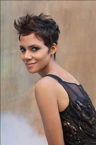 Dark chocolate pixie Halle Berry Short Hair, Halle Berry Pixie, Halle Berry Hairstyles, Easy Short Haircuts, Short Blonde Bobs, Chocolate Brown Hair, Brown Hair With Highlights, Short Blonde, Trending Hairstyles